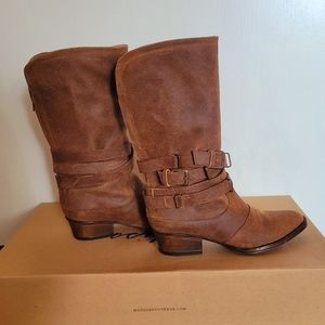 Suede boots
